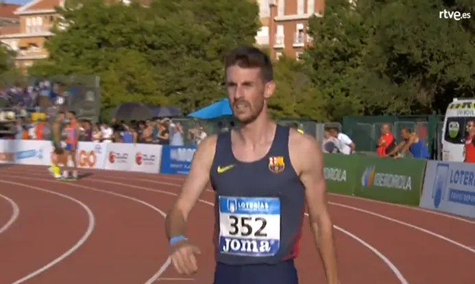 Foto 3 - &Aacute;lvaro de Arriba se proclama rey de Espa&ntilde;a del 800 al aire libre con un sensacional hachazo final ...