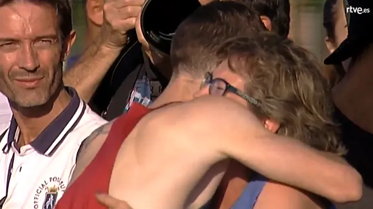 Foto 4 - &Aacute;lvaro de Arriba se proclama rey de Espa&ntilde;a del 800 al aire libre con un sensacional hachazo final ...