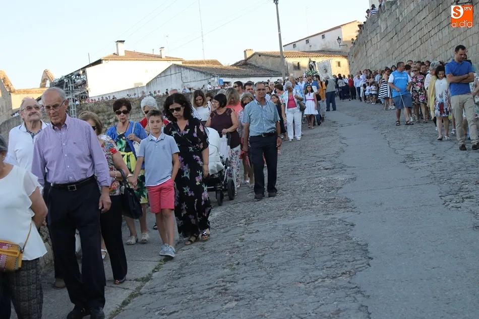 Foto 11 - Concurrida procesi&oacute;n en Ledesma para escoltar a la Virgen del Carmen hasta su ermita