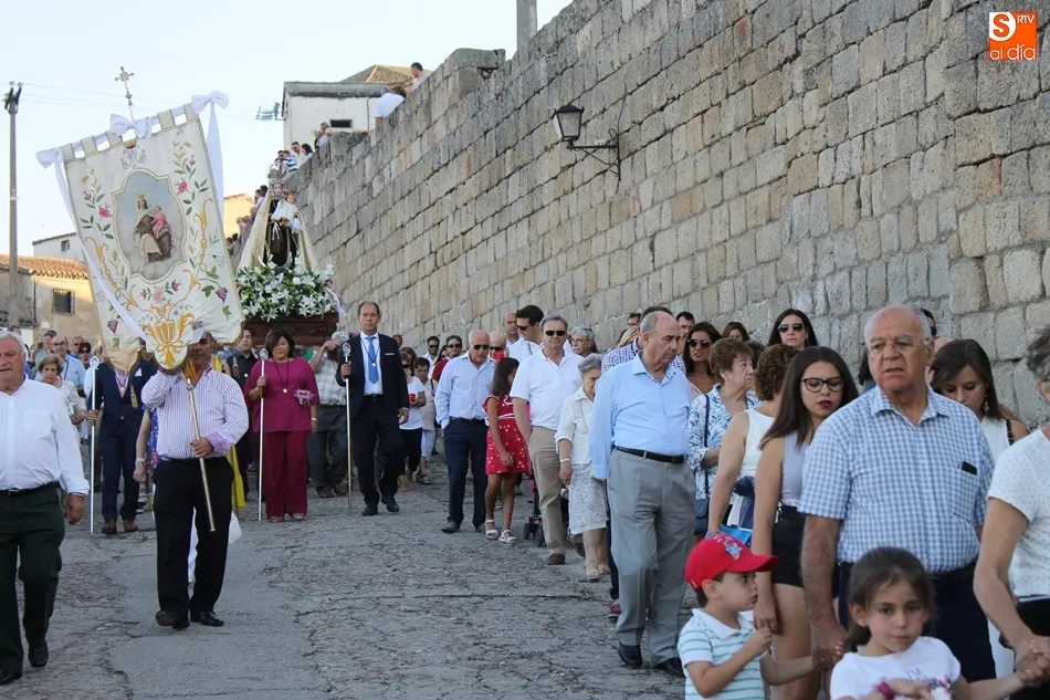Procesión de la Virgen del Carmen, en su bajada hasta el río para cruzar el puente hasta su ermita