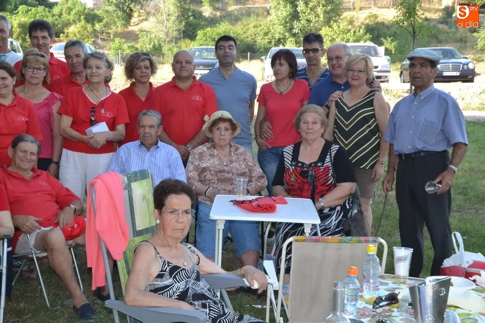 Foto 3 - Las Canteras concluye sus fiestas con un homenaje a varios socios veteranos  