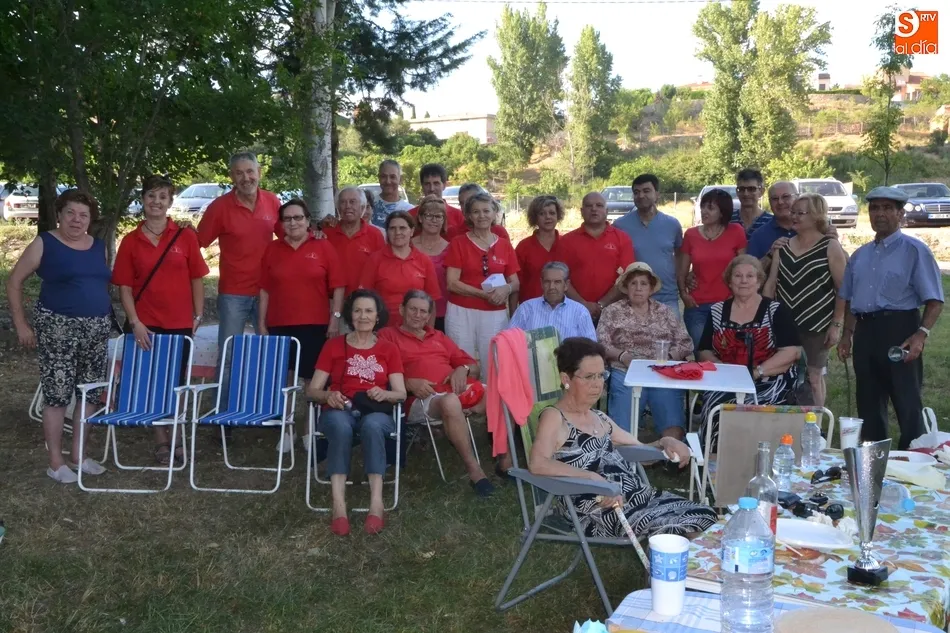 Foto 2 - Las Canteras concluye sus fiestas con un homenaje a varios socios veteranos  