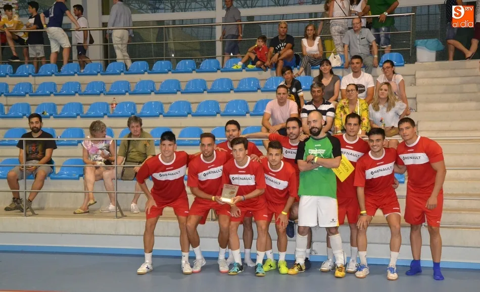 Foto 3 - Renault Vitigudino arrasa en el 2&ordm; Torneo 48 Horas del III Columnas  