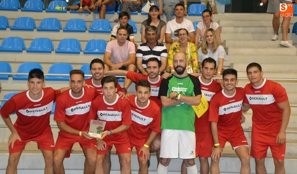 Foto 4 - Renault Vitigudino arrasa en el 2&ordm; Torneo 48 Horas del III Columnas  