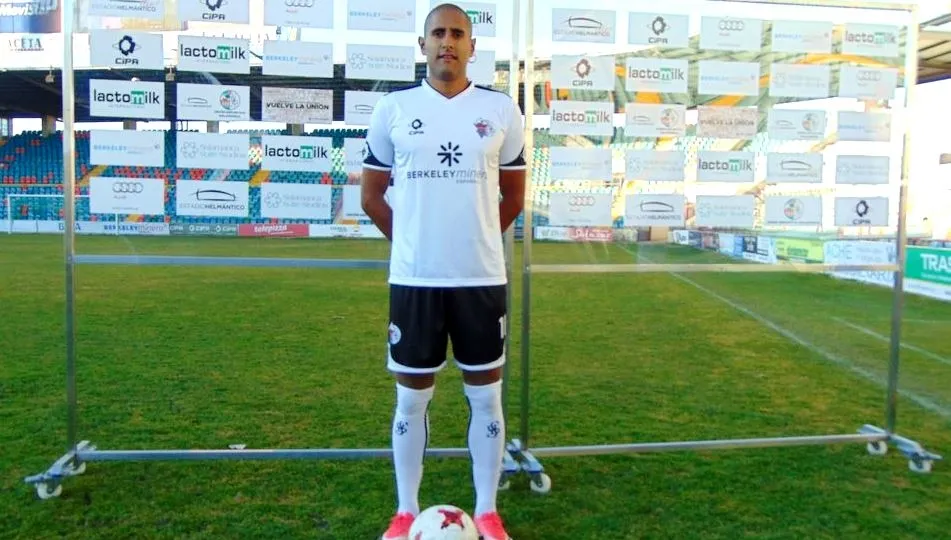 	David Izazola, delantero mexicano del CF Salmantino UDS, al que el club busca otro equipo