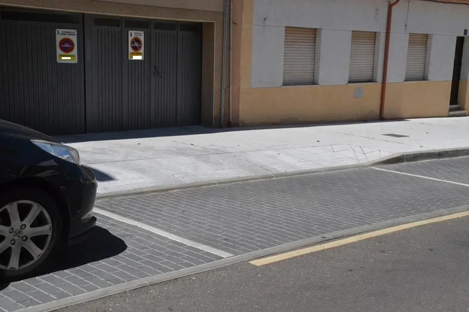 El Ayuntamiento rebajará la tasa de paso por aceras lo preciso para no recaudar más de 80.000€  