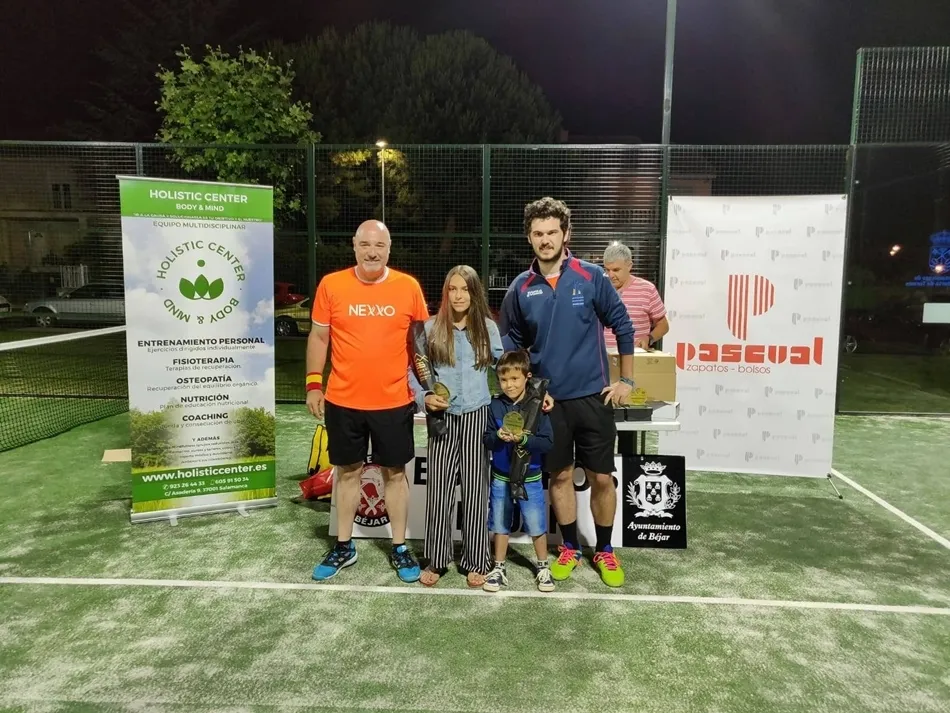 Foto 8 - Reparto de premios a los campeones del I Open Ciudad de Santa Marta