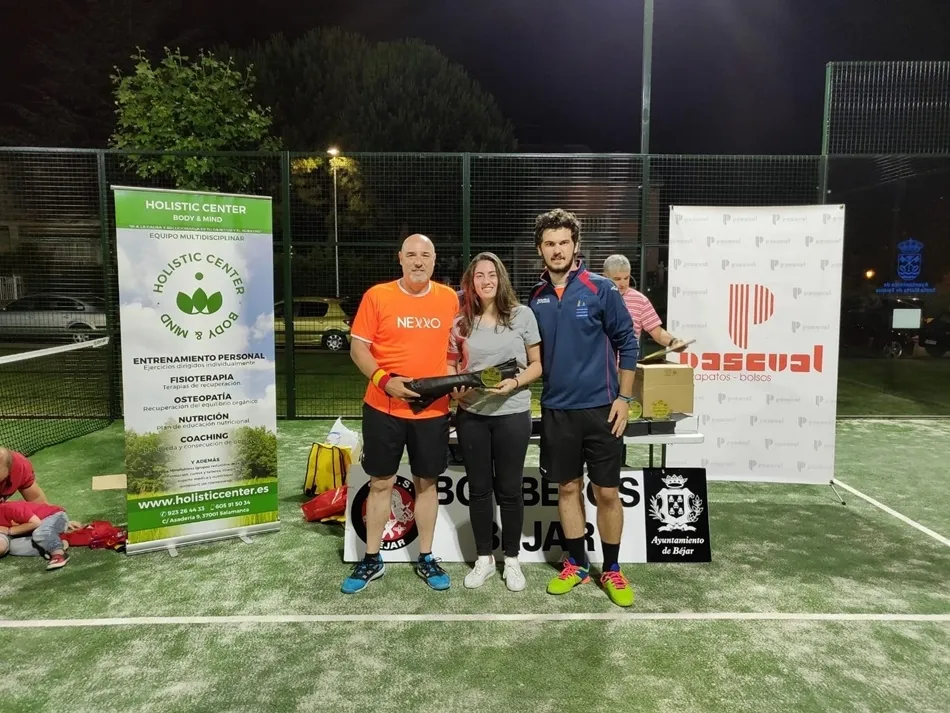Foto 5 - Reparto de premios a los campeones del I Open Ciudad de Santa Marta