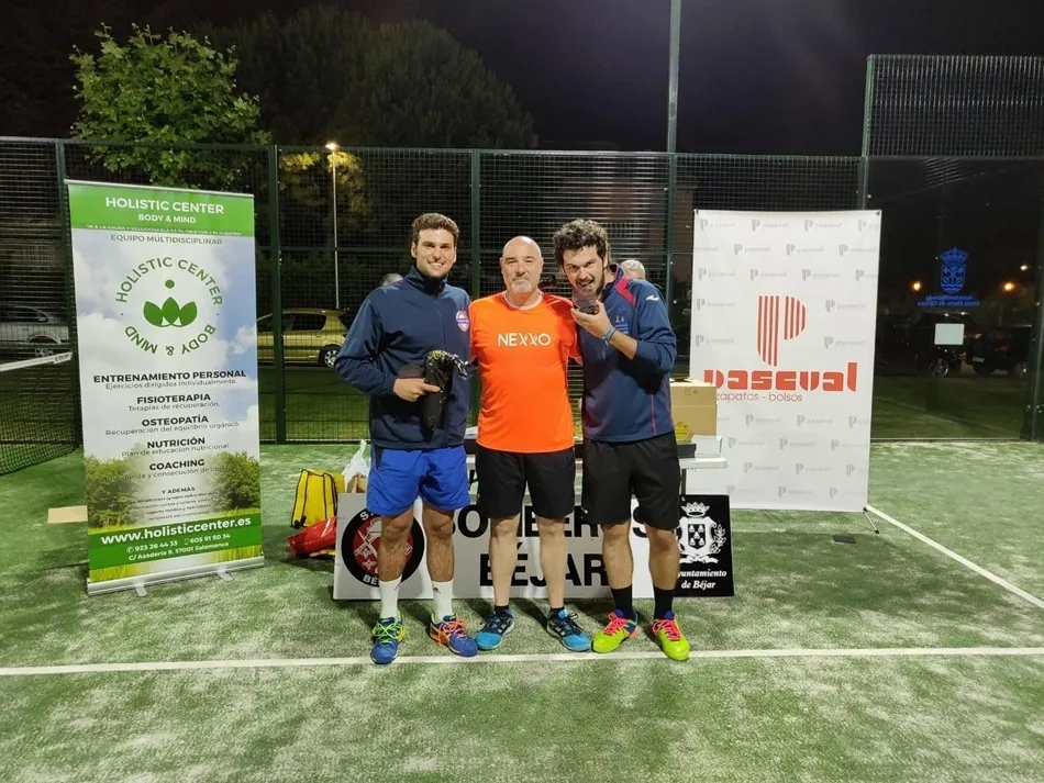 Foto 4 - Reparto de premios a los campeones del I Open Ciudad de Santa Marta
