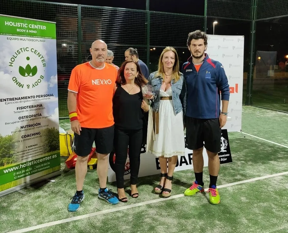Foto 2 - Reparto de premios a los campeones del I Open Ciudad de Santa Marta
