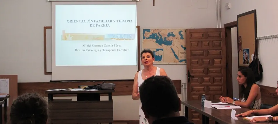 Foto 2 - Formaci&oacute;n espec&iacute;fica sobre orientaci&oacute;n y mediaci&oacute;n familiar en los cursos de verano de la UPSA