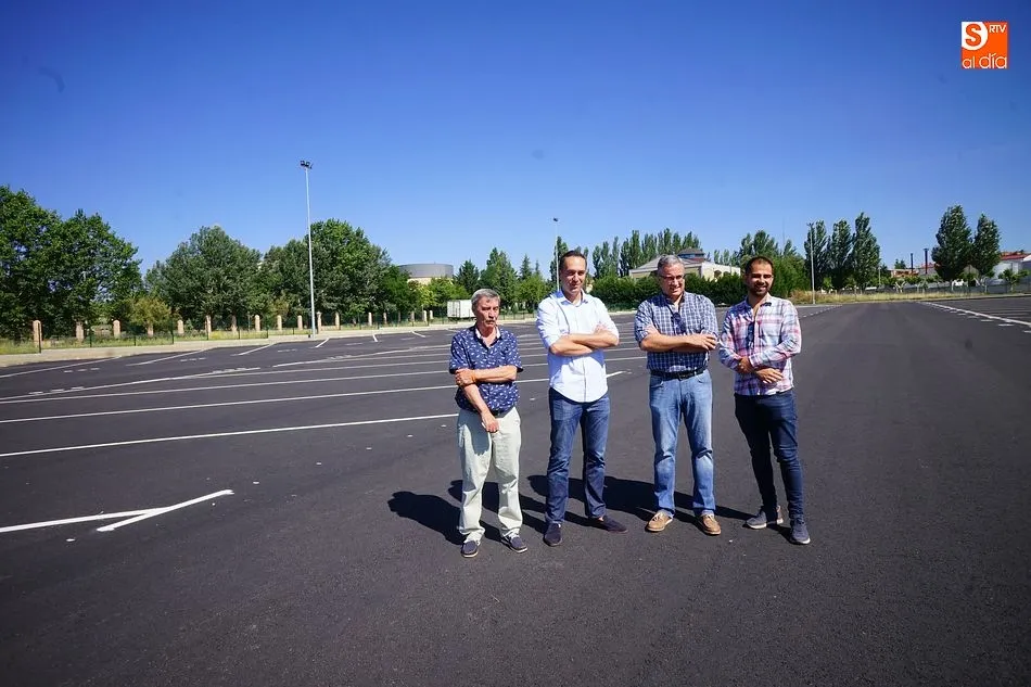 Foto 4 - Numerosos camiones ocupan ya la ampliaci&oacute;n del Centro de Transportes