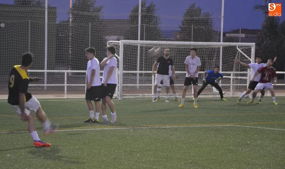 Foto 6 - D&iacute;a 8 | Kiosko Iker con solvencia y La Fuente con algunos apuros, primeros semifinalistas  