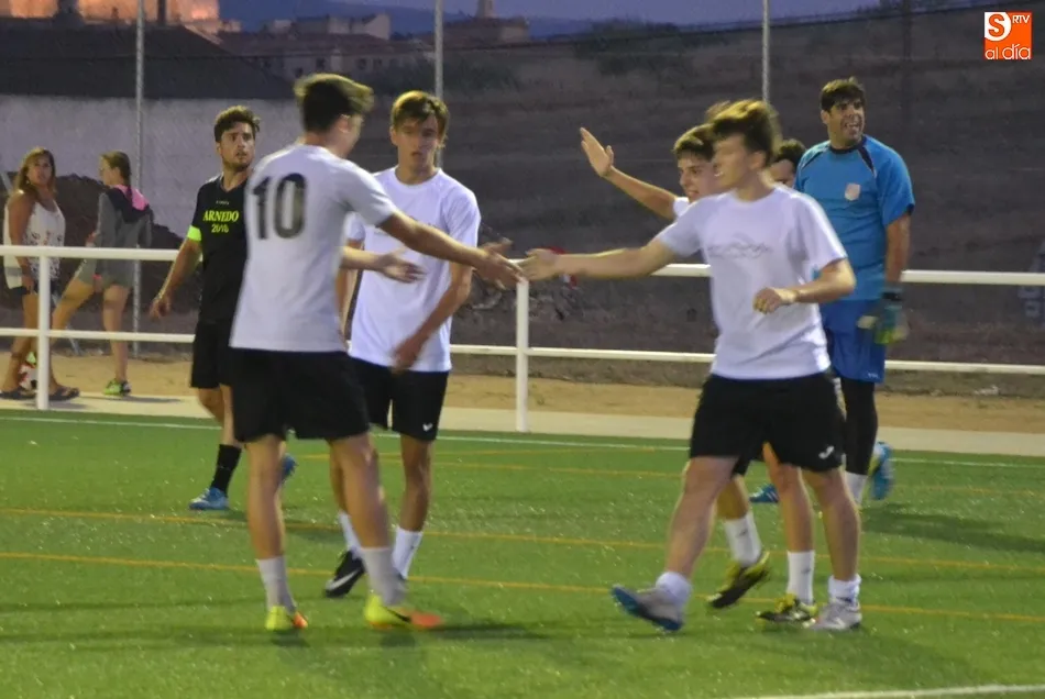 Foto 7 - D&iacute;a 8 | Kiosko Iker con solvencia y La Fuente con algunos apuros, primeros semifinalistas  