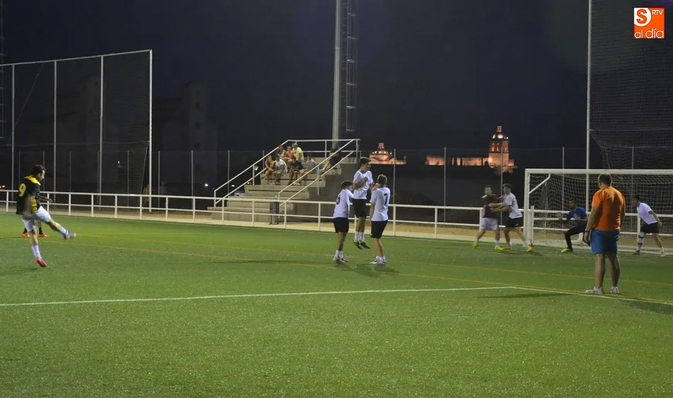 Foto 5 - D&iacute;a 8 | Kiosko Iker con solvencia y La Fuente con algunos apuros, primeros semifinalistas  