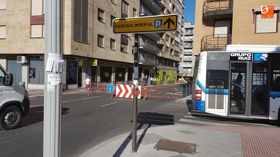 Foto 9 - Complicaciones del tr&aacute;fico en los paseos de Canalejas y San Antonio
