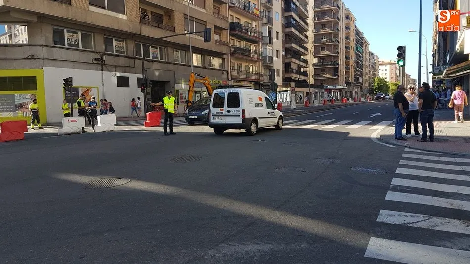 Foto 5 - Complicaciones del tr&aacute;fico en los paseos de Canalejas y San Antonio