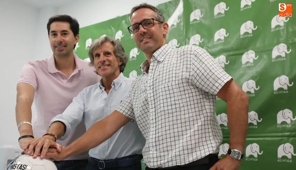 Presentación de Roberto Aguirre, en el centro, nuevo entrenador de Unionistas. Foto de Alberto Martín