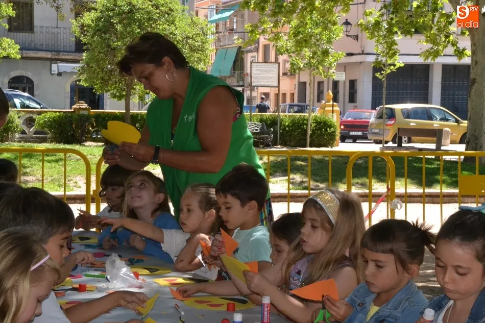 Foto 11 - La AECC conciencia a los ni&ntilde;os sobre los riesgos del sol  