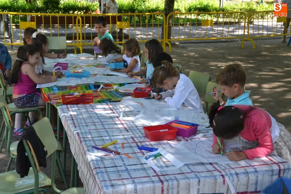 Foto 4 - La AECC conciencia a los ni&ntilde;os sobre los riesgos del sol  
