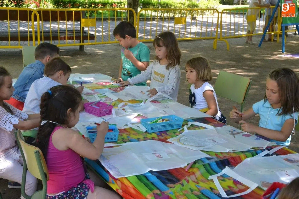 Foto 2 - La AECC conciencia a los ni&ntilde;os sobre los riesgos del sol  