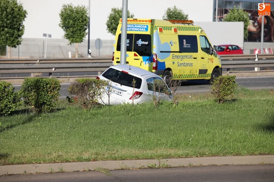 Estado en el que quedó el vehículo tras salirse de la vía. Foto: Alberto Martín
