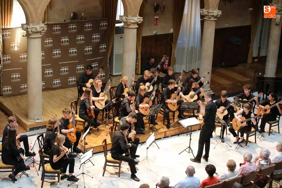Foto 10 - El Casino abre sus puertas al coro y la orquesta Berkshire