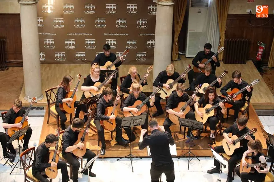 Foto 9 - El Casino abre sus puertas al coro y la orquesta Berkshire