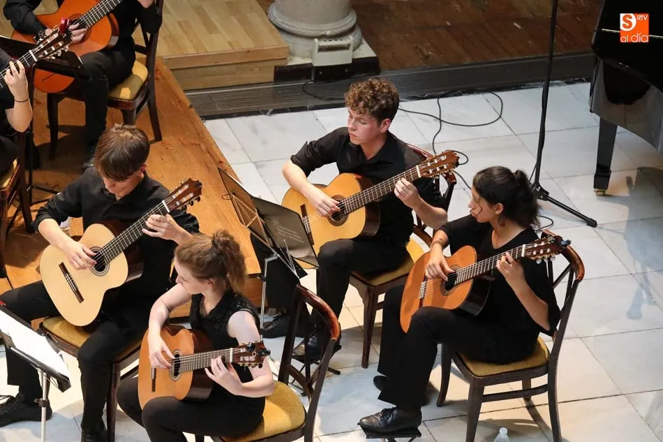Foto 5 - El Casino abre sus puertas al coro y la orquesta Berkshire