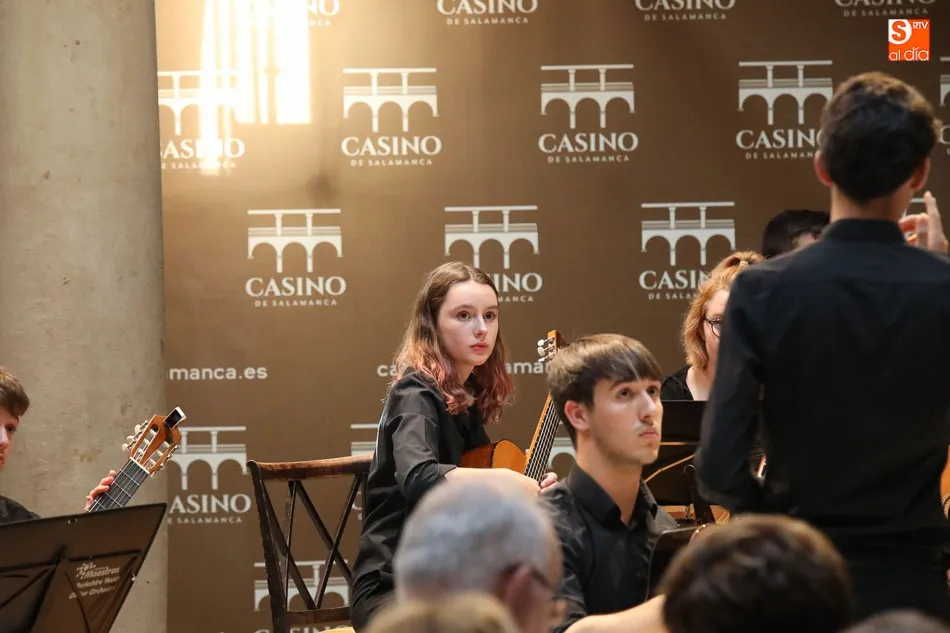 Foto 4 - El Casino abre sus puertas al coro y la orquesta Berkshire