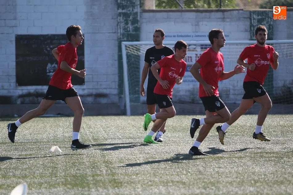 Foto 4 - El CD Guijuelo tiene hoy su primera prueba ante el Zamora