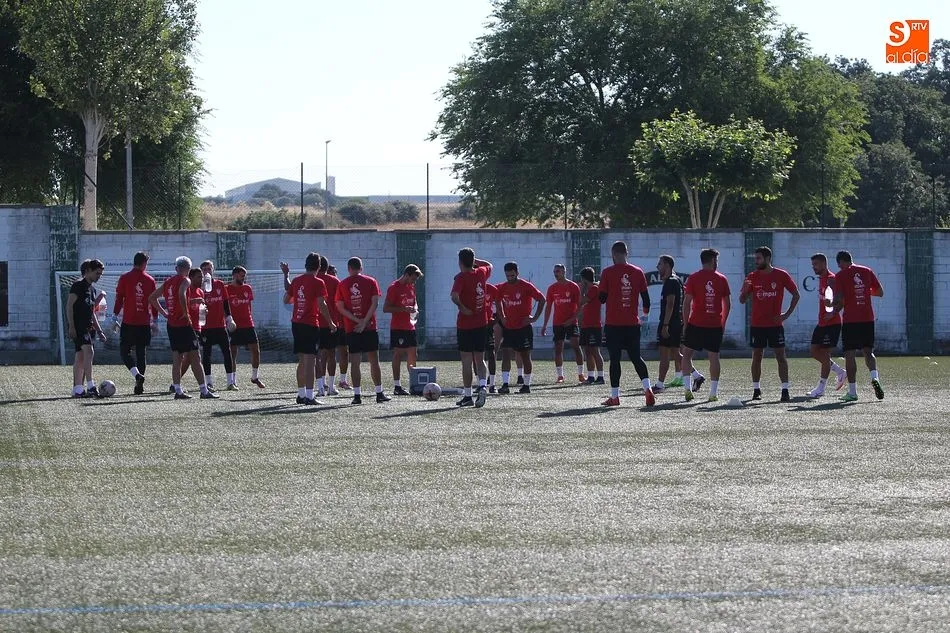 Foto 2 - El CD Guijuelo tiene hoy su primera prueba ante el Zamora