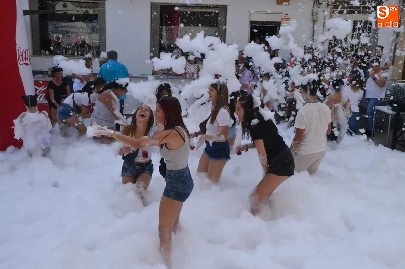 Fiesta de la espuma que tuvo lugar el año pasado durante la tarde del Martes Chico