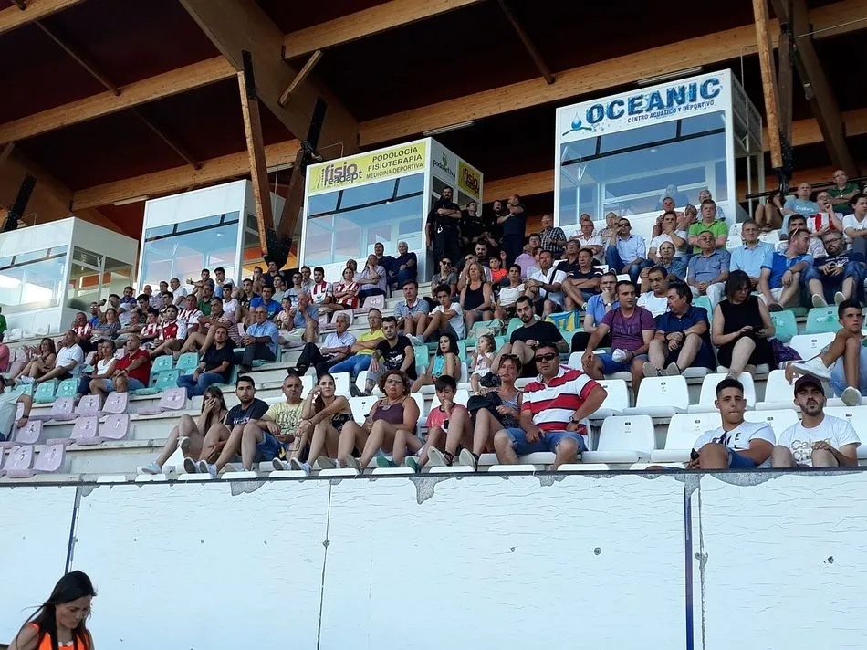 Foto 6 - El CD Guijuelo gana el Trofeo Agust&iacute;n Villar ante un entregado Zamora (1-2)