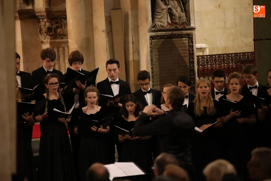 Foto 4 - La Catedral, escenario de lujo para el concierto del coro de Berkshire y la orquesta de guitarra