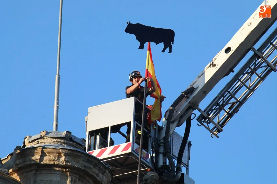 Foto 10 - La Mariseca anuncia las Ferias y Fiestas desde la espada&ntilde;a del Ayuntamiento