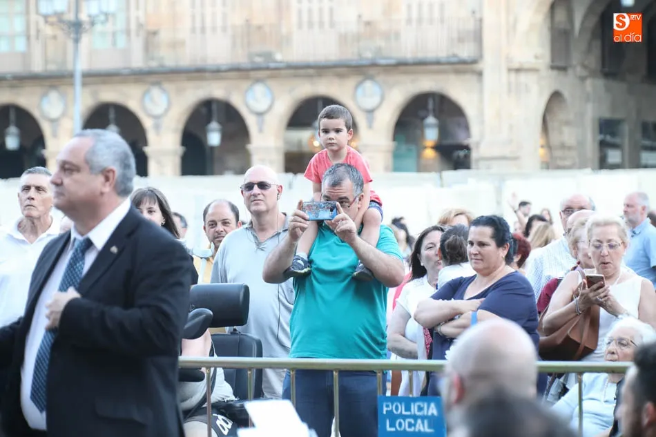 Foto 8 - La Mariseca anuncia las Ferias y Fiestas desde la espada&ntilde;a del Ayuntamiento