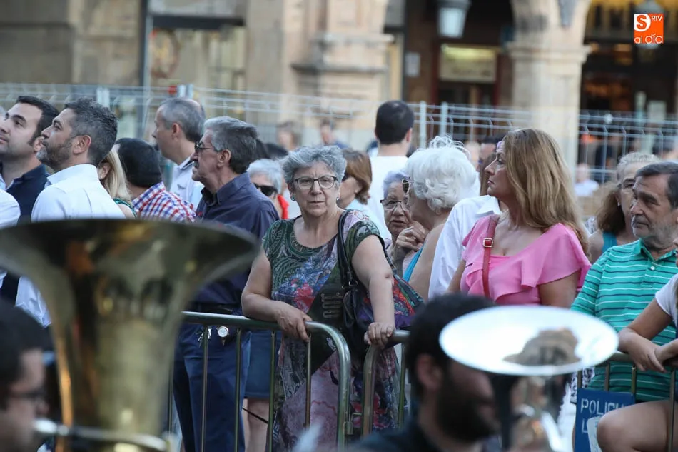 Foto 7 - La Mariseca anuncia las Ferias y Fiestas desde la espada&ntilde;a del Ayuntamiento