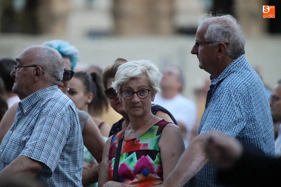 Foto 6 - La Mariseca anuncia las Ferias y Fiestas desde la espada&ntilde;a del Ayuntamiento