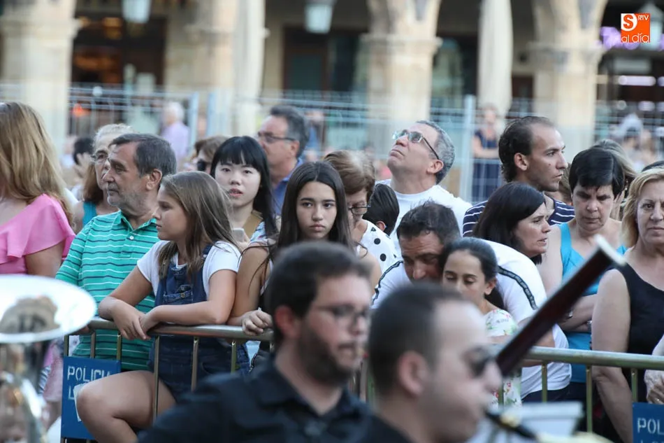 Foto 4 - La Mariseca anuncia las Ferias y Fiestas desde la espada&ntilde;a del Ayuntamiento