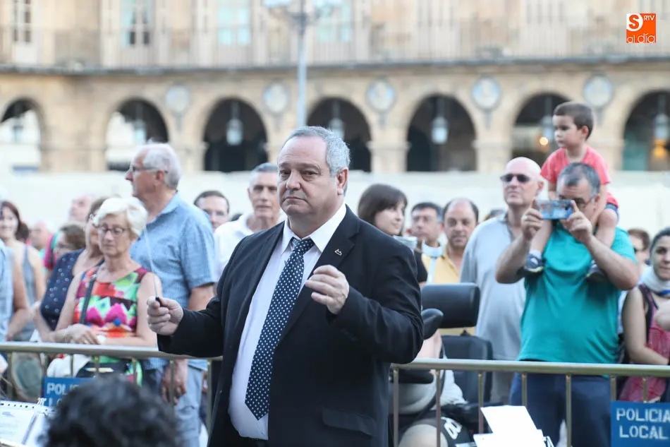 Foto 3 - La Mariseca anuncia las Ferias y Fiestas desde la espada&ntilde;a del Ayuntamiento