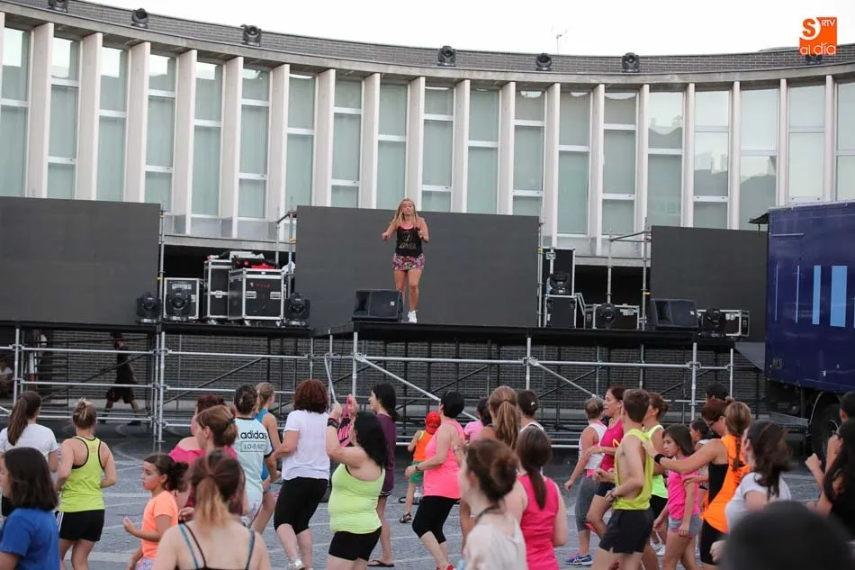 Foto 11 - Santa Marta de Tormes se pone en forma a ritmo de Zumba