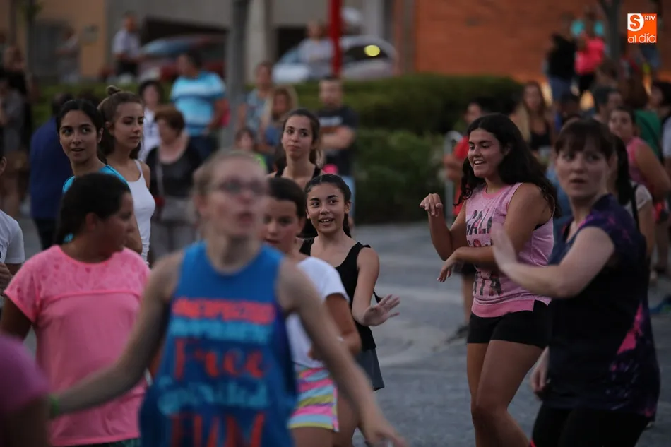 Foto 7 - Santa Marta de Tormes se pone en forma a ritmo de Zumba
