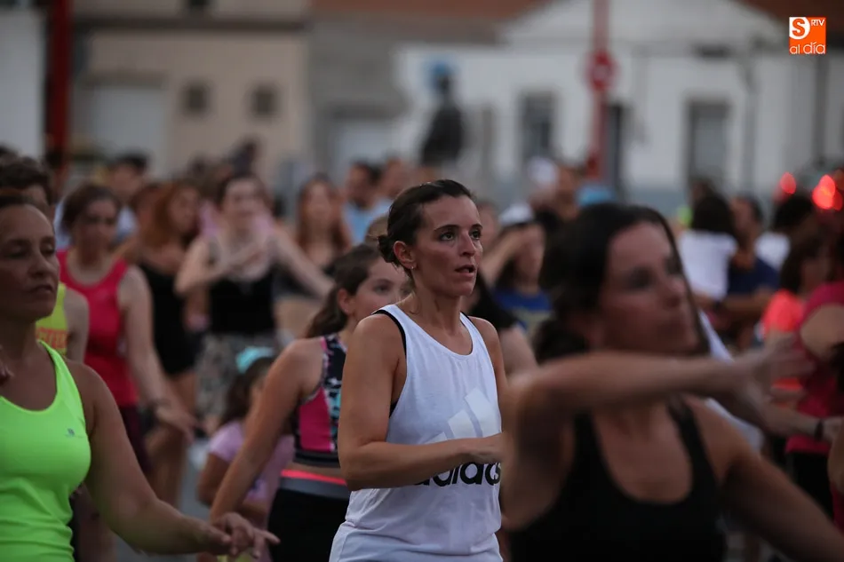 Foto 6 - Santa Marta de Tormes se pone en forma a ritmo de Zumba