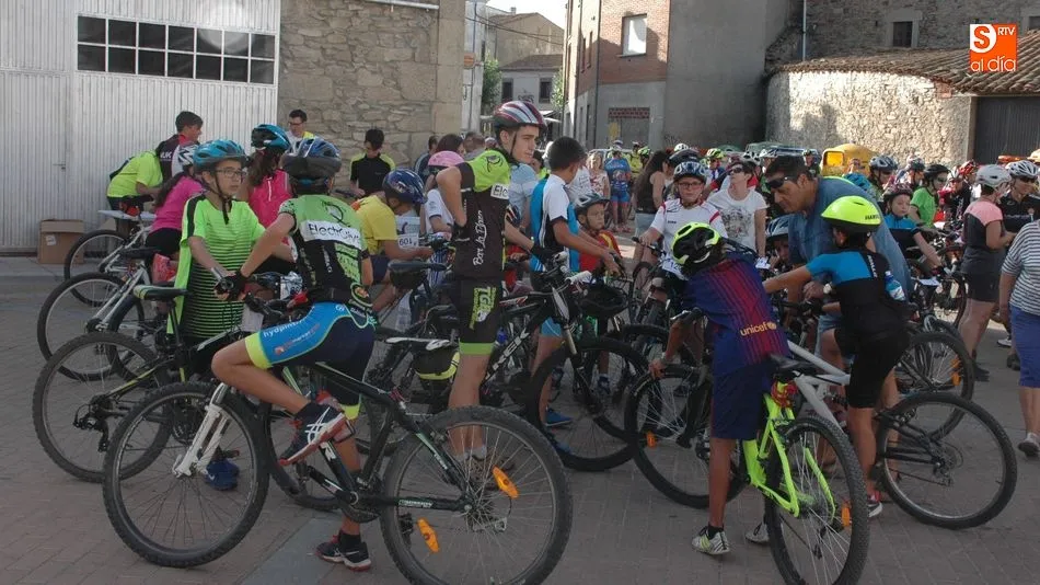 Un grupo de ciclistas espera iniciar la marcha en la edición de 2017 / Archivo