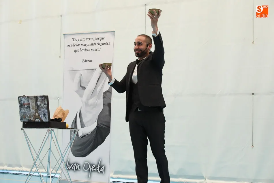 Foto 11 - Iv&aacute;n Ojeda deleita con su magia a los participantes de &lsquo;Aldeacampus&rsquo;
