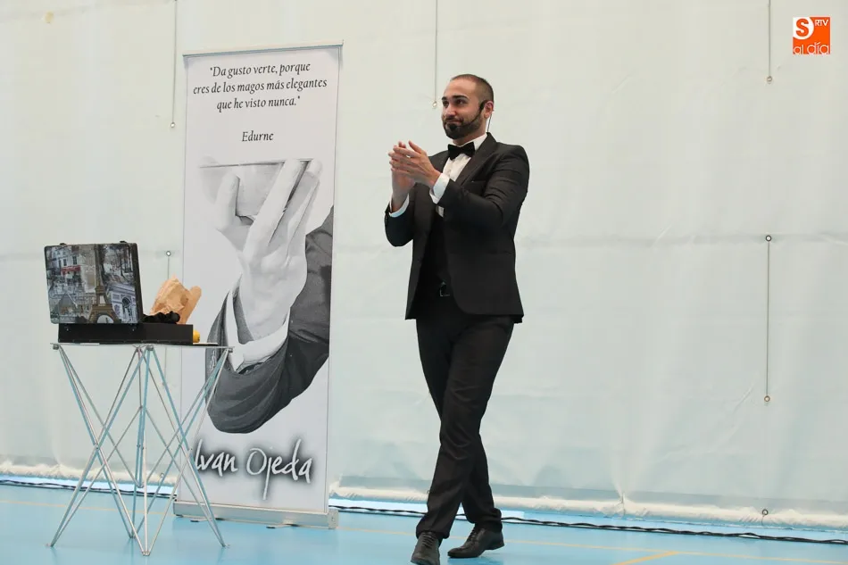 Foto 8 - Iv&aacute;n Ojeda deleita con su magia a los participantes de &lsquo;Aldeacampus&rsquo;