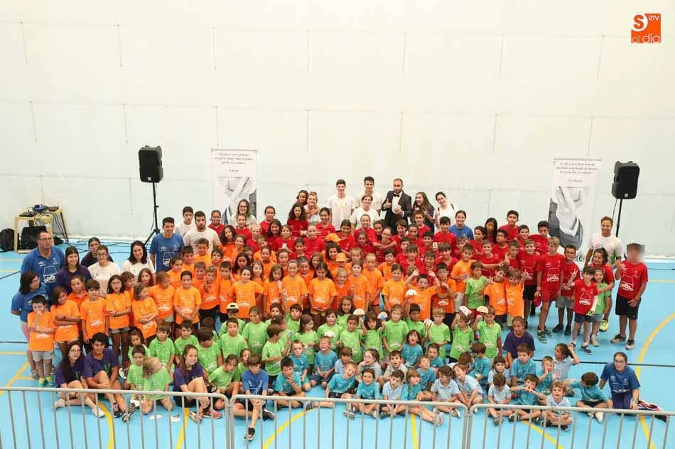 Foto 7 - Iv&aacute;n Ojeda deleita con su magia a los participantes de &lsquo;Aldeacampus&rsquo;