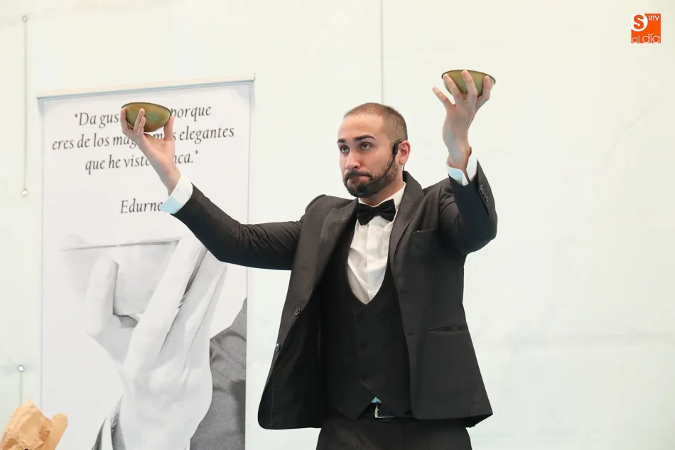 Foto 6 - Iv&aacute;n Ojeda deleita con su magia a los participantes de &lsquo;Aldeacampus&rsquo;