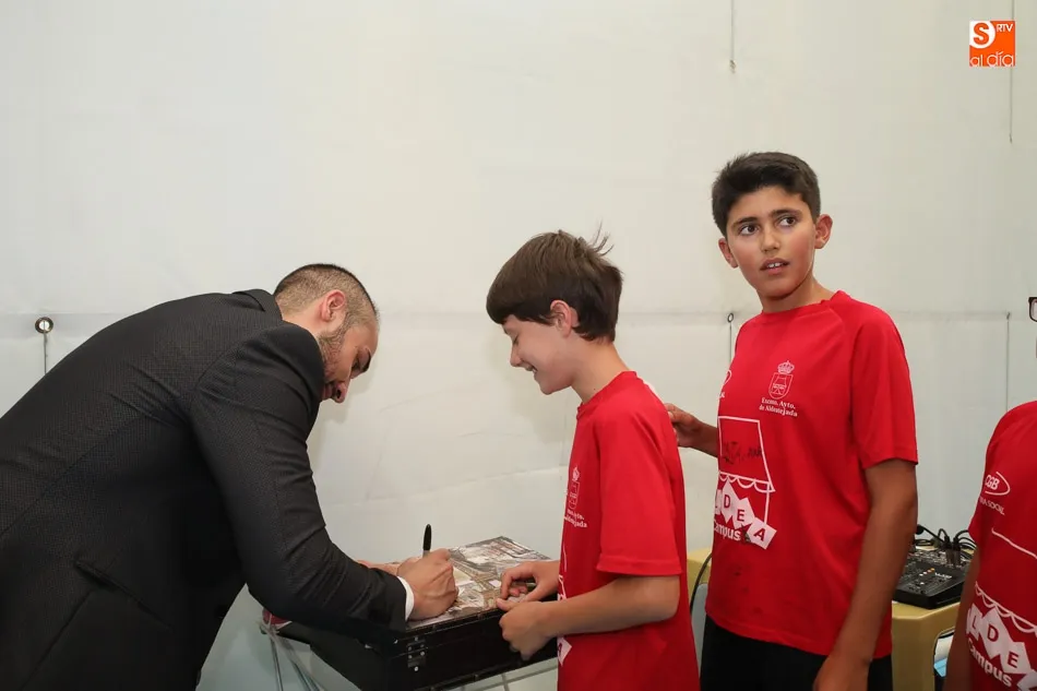 Foto 3 - Iv&aacute;n Ojeda deleita con su magia a los participantes de &lsquo;Aldeacampus&rsquo;